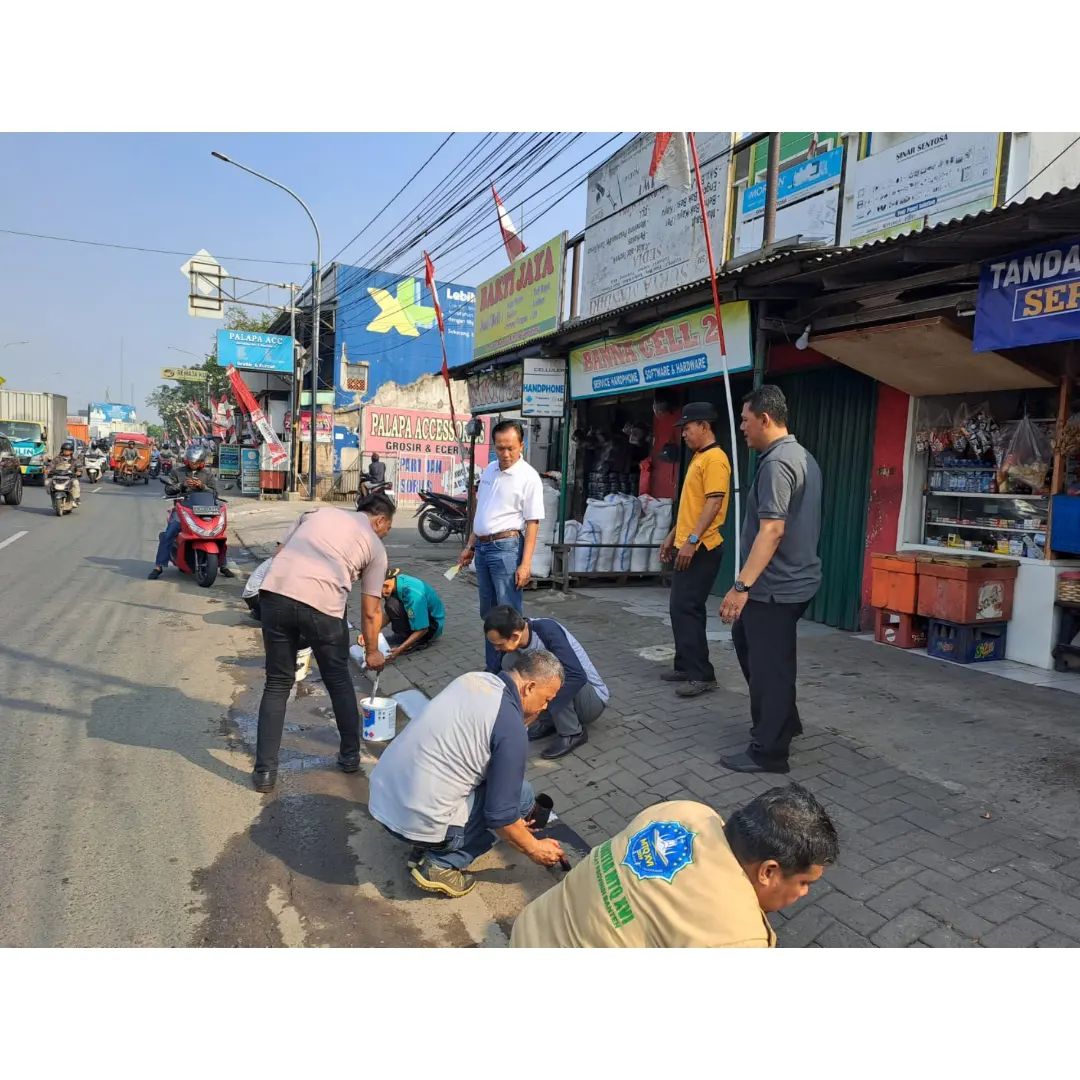 Kec Periuk Camat Periuk Bersama Seluruh Pegawai Kecamatan Kerja Bakti